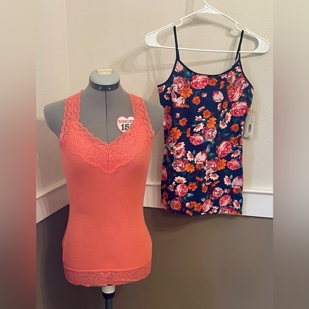 2 Camis - Mossimo Lace Trim & NWT Arizona Floral Tank Tops    Sz S Navy Orange